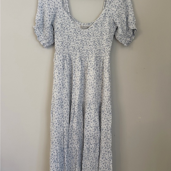 Abercrombie & Fitch Dresses & Skirts - Abercrombie & Fitch Smocked Blue Floral Ditsy Midi Dress